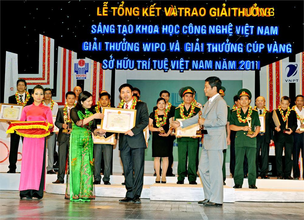 ACH Đón Nhận Giải Thưởng Khoa Học Công Nghệ Việt Nam