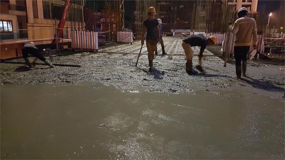 Thi c&ocirc;ng s&agrave;n &ocirc; cờ