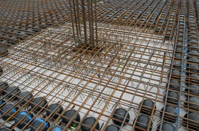 ACH -so s&aacute;nh hiệu quả kinh tế của s&agrave;n &ocirc; cờ với c&aacute;c loại s&agrave;n